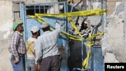 منزل مسکونی در آکچاکاله ترکیه که خمپاره به آن برخورد کرده است