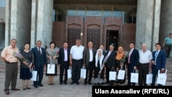 Президенттин колунан сыйлык алгандар