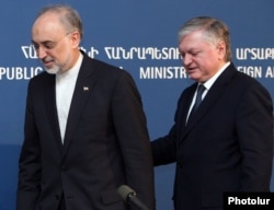 Armenia - Foreign Minister Edward Nalbandian (R) and his Iranian counterpart Ali Akbar Salehi meet in Yerevan, 8Nov2011.