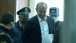 Armenia -- Former President Robert Kocharian is brought to a courtroom in Yerevan, May 8, 2020.