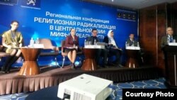 На региональной конференции, посвященной проблеме распространения религиозного радикализма и экстремизма в Центральной Азии. Бишкек, 7 декабря 2015 года.