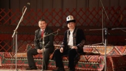 Зайырбек Ажыматов Элмирбек Иманалиев менен сахнада.