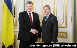 Президент Петро Порошенко провів зустріч з Комісаром ЄС з питань Європейської політики сусідства та переговорів з розширення Йоганнесом Ганом. Київ, 15 листопада 2015 року
