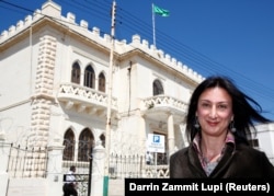 دافنه کاروآنا گالیزیا٬ خبرنگار مالتی٬ اکتبر ۲۰۱۷ در اثر انفجار بمبی در خودرویش کشته شد.