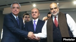 Armenia - Former Defense Minister Seyran Ohanian (C) and former Foreign Ministers Vartan Oskanian (L) and Raffi Hovannisian set up an opposition alliance in Yerevan, 13Feb2017.