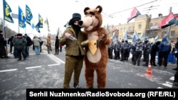 Під час акцій протесту проти виборів російського президента біля посольства Росії у Києві, 18 березня 2018 року