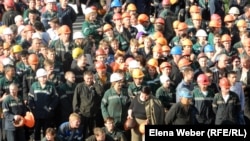 Бастующие металлурги компании "АрселорМиттал Темиртау". Иллюстративное фото.