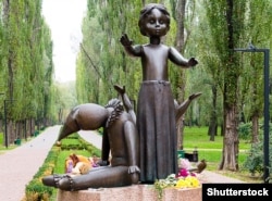 Пам’ятник розстріляним у Бабиному Яру