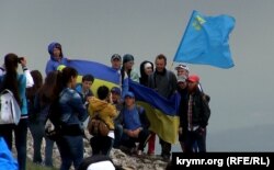Сходження на гору Чатир-Даг у Криму, в пам'ять про жертв депортації. 16 травня 2015 року