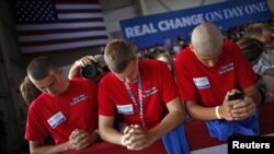 Республикачыл Митт Ромнинин жактоочулары добуш берүүлөр башталар алдында өз талапкери үчүн таат кылышууда. Сэнфорд шаары, Флорида штаты. Sanford, Florida, 05Nov2012