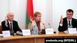 Мікалай Лазавік, Лідзія Ярмошына, Алег Сьліжэўскі. Архіўнае фота, падчас рэгістрацыі кандыдатаў на выбарах прэзыдэнта 2015 году