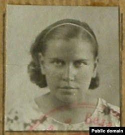 Любоў Скурко (Асаевіч). Фота з заліковай кніжкі Беластоцкага пэдінстытута. 1940 г. З фондаў БДАМЛМ.