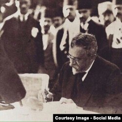 Йосыф Акчура һәм Ататөрек (артта).