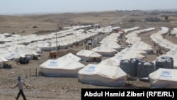 اردوگاه پناهجویان کرد سوریه در کَورگوسک، بیست کیلومتری غرب اربیل. ۱۷ اوت ۲۰۱۳.