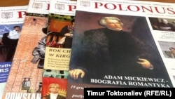 Диаспора поляк жана орус тилдеринде айлык журналды басып турат.