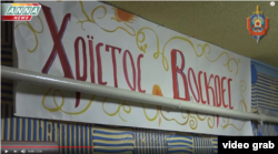 В опечатанной церкви ЕХБ (кадр из видео боевиков «ЛНР»)