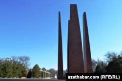 2-nji Jahan urşunda pida bolanlaryň hatyrasyna oturdylan monument hem göçüriler