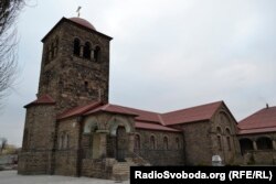 Храм на честь св. Олександра Невського, збудований у 1911 році за проектом архітектора Лева Руднєва