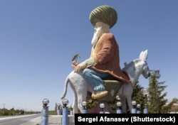 Скульптура Ходжи Насреддина в Турции