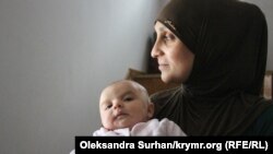 Gülzar Abdulkadırova ve eki aylıq Nial