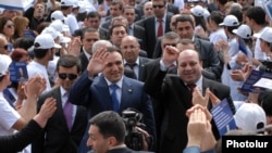 Armenia - Orinats Yerkir party leader Artur Baghdasarian (C) is greeted by supporters during a campaign rally in Yerevan's Liberty Square, 7Apr2012.