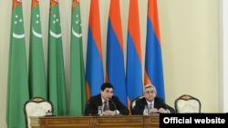 Совместная пресс-конференция президентов Армении и Туркменистана - Сержа Саргсяна (справа) и Гурбангулы Бердымухаммедова, Ереван, 29 ноября 2012 г.