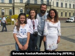 Волонтерська родина: Анастасія, Тетяна, Володимир та Інна Ткачови