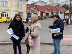 Спілкувались жителі Почаєва охоче