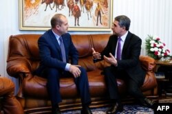 Зустріч чинного президента Болгарії Росена Плевнелієва із Руменом Радевом. Софія, 14 листопада 2016 року