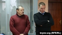 Василь Ганиш та його адвокат Андрій Руденко слухають вирок, 19 листопада 2018 року