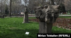 Эмен паркындагы айкелдер. Бишкек. 08.4.2013.