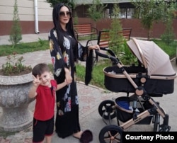 Зулайхо Махмадшоева с детьми