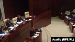 Энгел Фәттахов чыгыш ясый