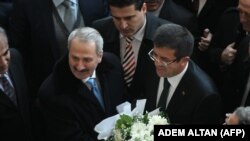 نهاد زیبکچی، وزیر اقتصاد ترکیه (راست) در کنار ظفر چاغلایان وزیر اقتصاد پیشین و از متهمان پرونده رضا ضراب در آمریکا