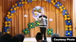 Ваня сәхнәдә чыгыш ясый