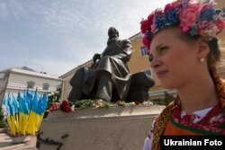 Помнік Міхаілу Грушэўскаму ў Кіеве