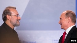 عکس از دیدار علی لاریجانی با ولادیمیر پوتین در سال ۲۰۱۵، در زمان ریاست او بر مجلس شورای اسلامی