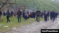 Противники строительства ГЭС были вооружены палками и булыжниками