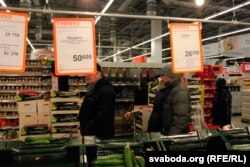 Кошты на агуркі ў беларускай краме ў 2015 годзе, архіўнае фота