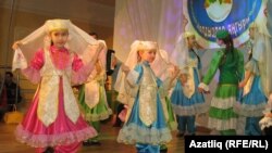 "Асылъяр" ансамбленең нәни биючеләре