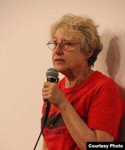 Видео-артист Марта Рослер, куратор показов (фото: Андрей Загданский)