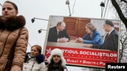 Кишиневдун көчөлөрүнө илинген Социалисттер партиясынын шайлоодогу үгүт жарнагы. 29-ноябрь, 2014-жыл