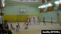 Мәктәптә гимнастика дәресе