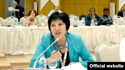 Роза Акназарова.