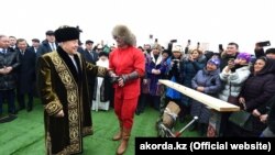 Казак президенти Нурсултан Назарбаевдин Самарканддагы Ноорузга арналган иш-чарада, 21-март 2018-жыл.
