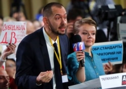 Кореспондент УНІАН Роман Цимбалюк на великий щорічній пресконференції президента Росії Володимира Путіна. Москва, 19 грудня 2019 року