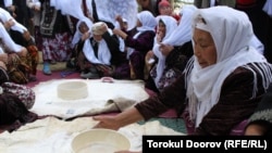 Бул кааданын мааниси аялдар мурдагы кылымдарда тойго алдын ала нан жаап, даярдык көрүшкөнүндө, 14-сентябрь, 2011