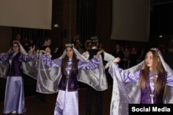 Оешманың яшь әгъзалары татар биюләрен башкарды