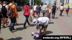 Пэнсіянэрка гандлюе на падыходах, каб не плаціць за месца на рынку