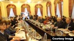 Москва мамлекеттик лингвистикалык университетинде Ч.Айтматовго арналган конференция.